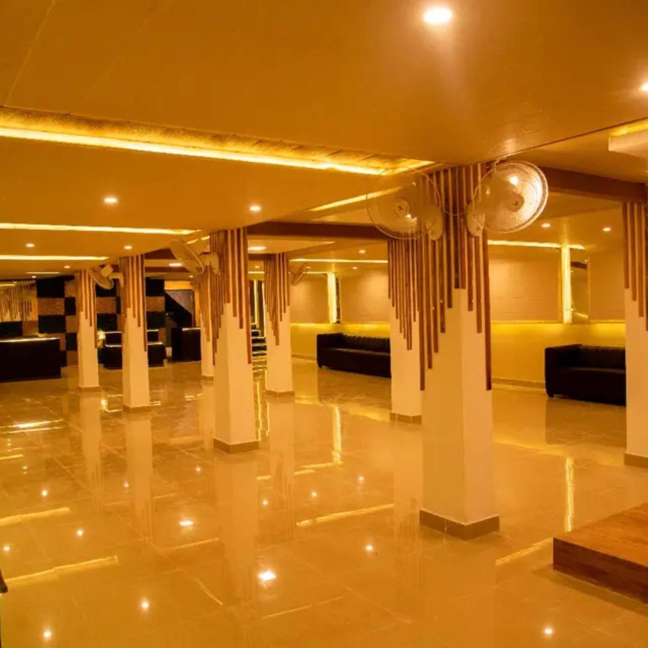 New Kumar Hotel & Banquet ลัคเนา ภายนอก รูปภาพ