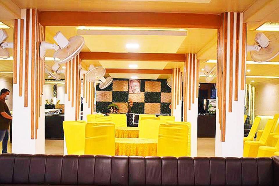 New Kumar Hotel & Banquet ลัคเนา ภายนอก รูปภาพ