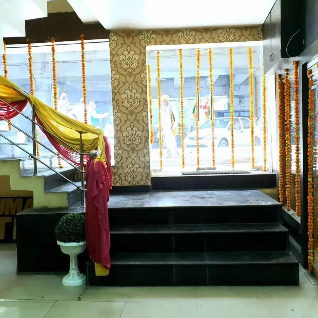 New Kumar Hotel & Banquet ลัคเนา ภายนอก รูปภาพ